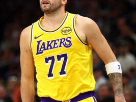 WEGO88 절망의 순간, 르브론과 돈치치의 부상 우려