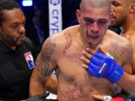 WEGO88 UFC 또 오심 파문! 머리채 잡고 눈 찔러도 감점 제로… 알렉스 페레이라, 허브 딘 향해 “겁쟁이” 폭발